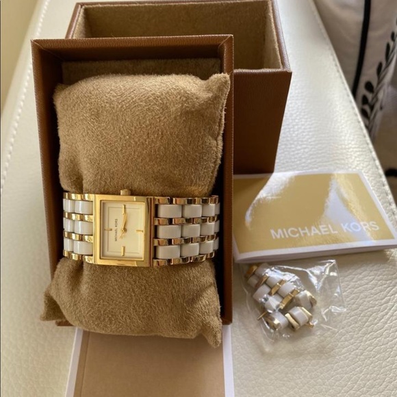 Michael Kors Watch Square Dial White and Gold - Picture 7 of 12